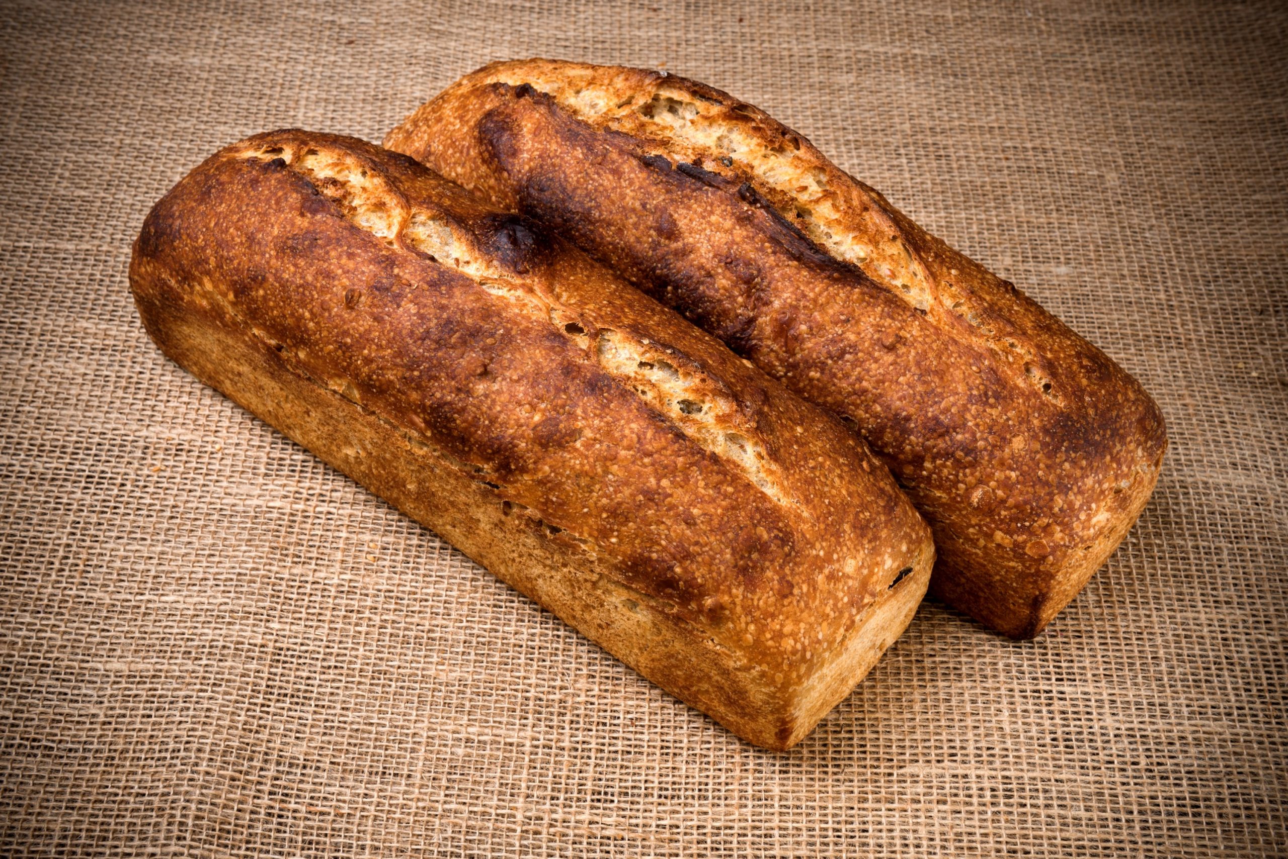 Chleby pszenne foremkowe duże i małe